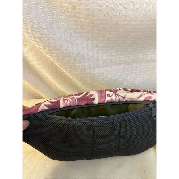 Cabin Zero Fanny pack RFID Block Zipper Pockets Adjustable Belt Pink Hawaiian - Picture 7 of 9